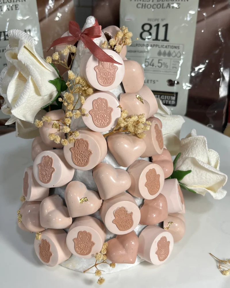 Pyramide gourmande de chocolats , Une création raffinée et originale, parfaite pour offrir